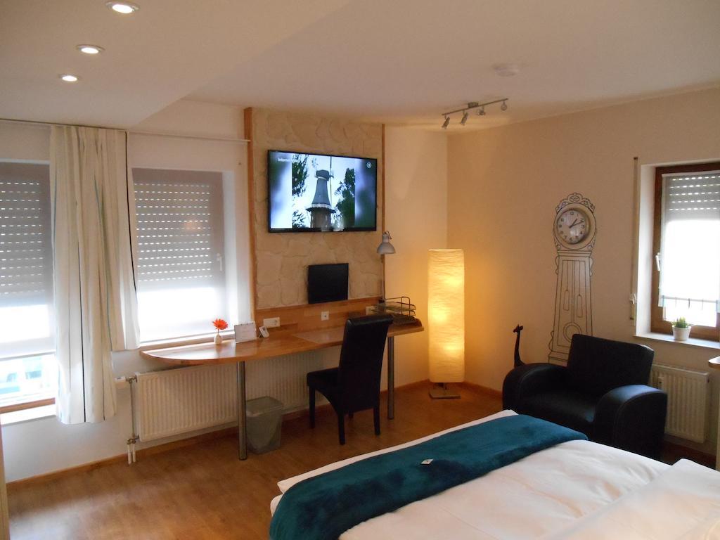 Warum Ins Hotel ネッカーズルム エクステリア 写真
