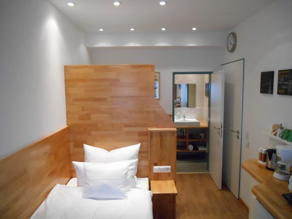 Warum Ins Hotel ネッカーズルム エクステリア 写真