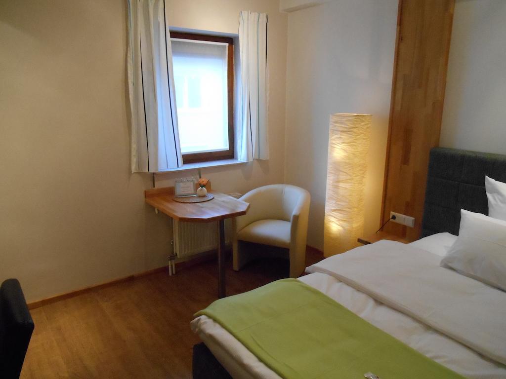 Warum Ins Hotel ネッカーズルム エクステリア 写真